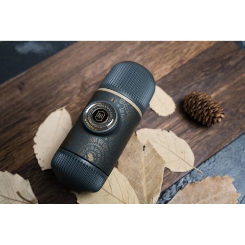 WACACO Nanopresso DARK SOULS gri Aparat de cafea espresso portabil + carcasa + cadou ALLDA House Blend, 200 g.