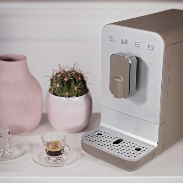SMEG BCC01TPMEU Aparat de cafea espresso automat