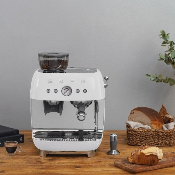 SMEG EGF03WHEU Aparat de cafea espresso cu rasnita de cafea integrata