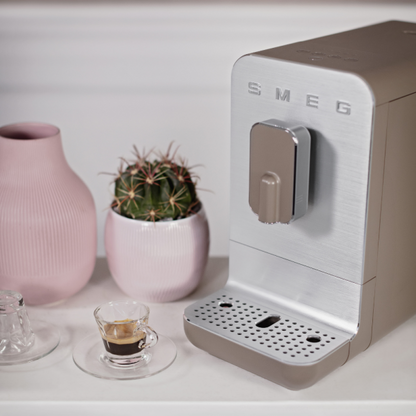 SMEG BCC01TPMEU Автоматична еспресо кафемашина