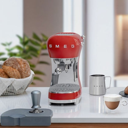 SMEG ECF02RDEU Еспресо кафемашина